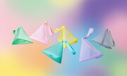 Maison KOSÉの新サービス「Mymits」のオリジナルテトラポーチ。