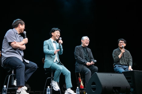 「藤井隆 meets 松本隆『ロミオ道行』～再演＆外伝～」より、左から本間昭光、藤井隆、松本隆、堀込高樹（KIRINJI）。