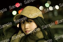 久保史緒里（乃木坂46）1st写真集「交差点」丸善ジュンク堂書店・honto特典ポストカード（撮影：細居幸次郎）