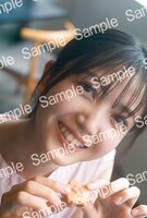 久保史緒里（乃木坂46）1st写真集「交差点」紀伊國屋書店特典ポストカード（通常版カバー＆店舗のみ）（撮影：細居幸次郎）