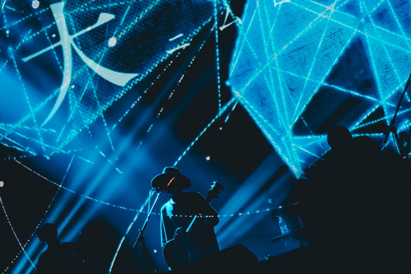 「amazarashi LIVE TOUR 2022『ロストボーイズ』」の様子。