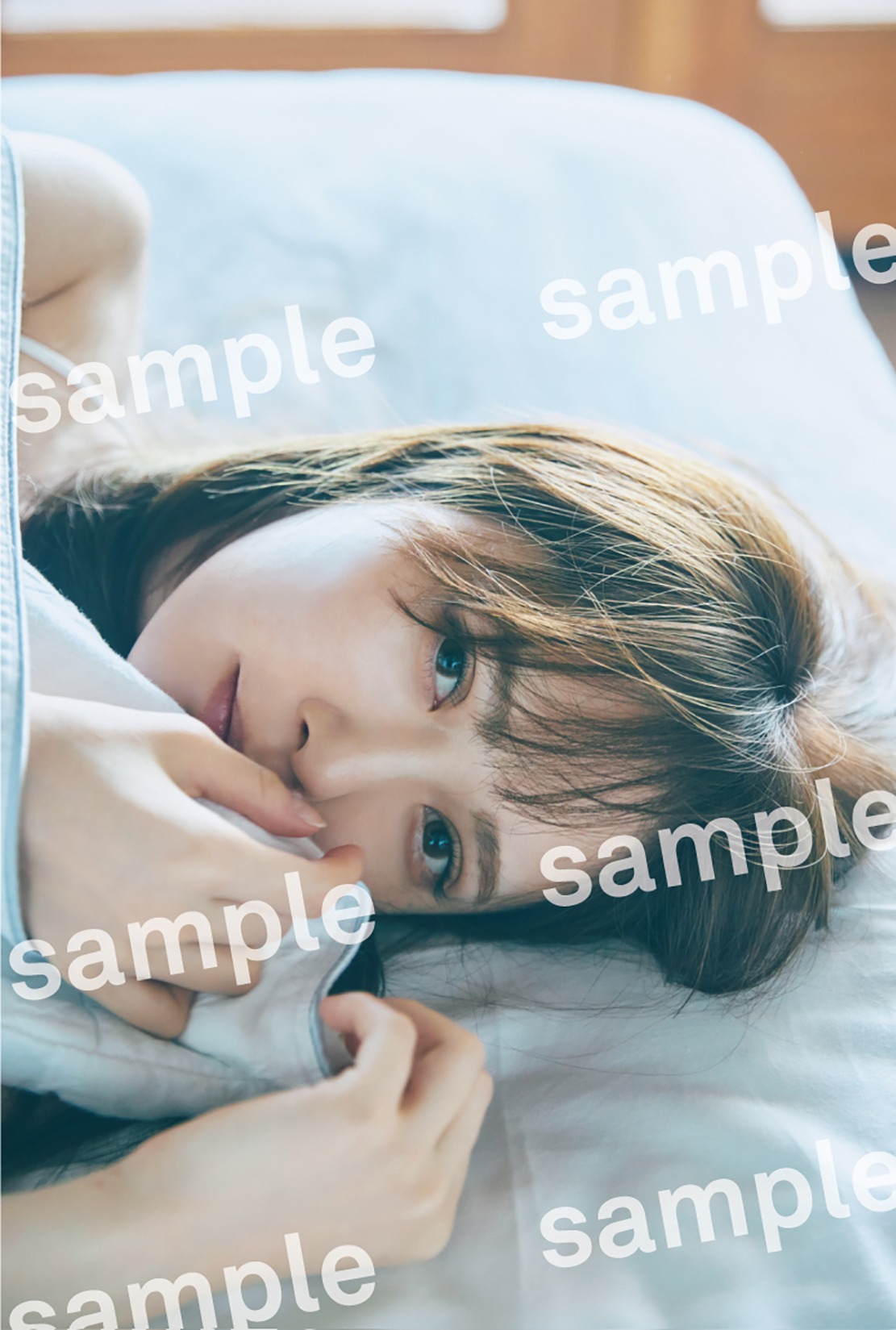 加藤史帆（日向坂46）の1st写真集「#会いたい」紀伊国屋書店（札幌本店、新宿本店、梅田本店、福岡本店）特典ポストカード（撮影：三瓶康友）