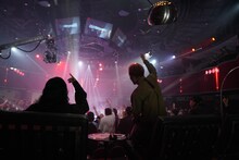 ShowyVICTORのパフォーマンスで盛り上がるR-指定とSEEDA。