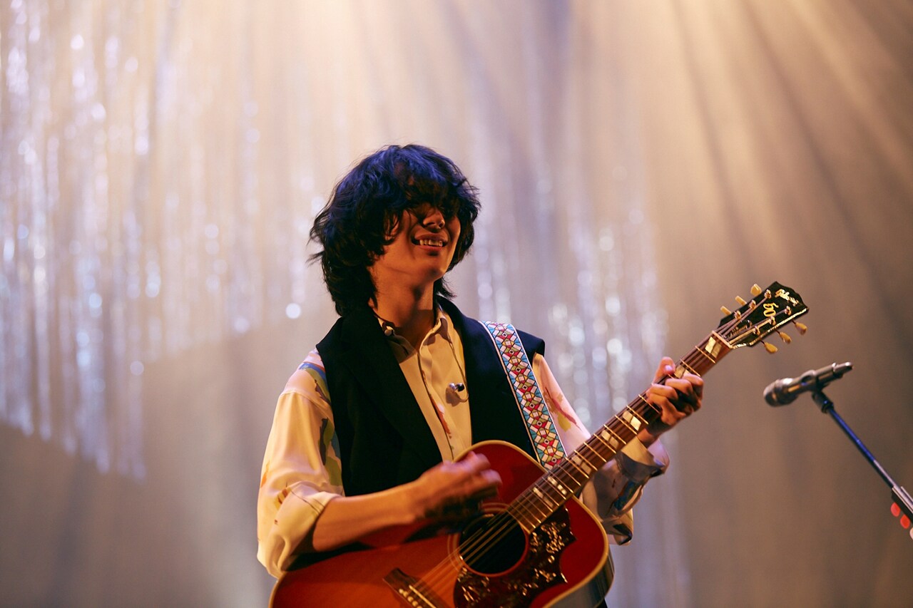 映秀。が3カ月連続で弾き語りライブ「歌夕寝 -うたたね-」開催