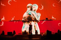 OZworldのパフォーマンスの様子。