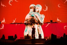 OZworldのパフォーマンスの様子。