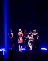 「Bad Bitch 美学」を披露したMaRI、NENE、Awich、AI、LANA。