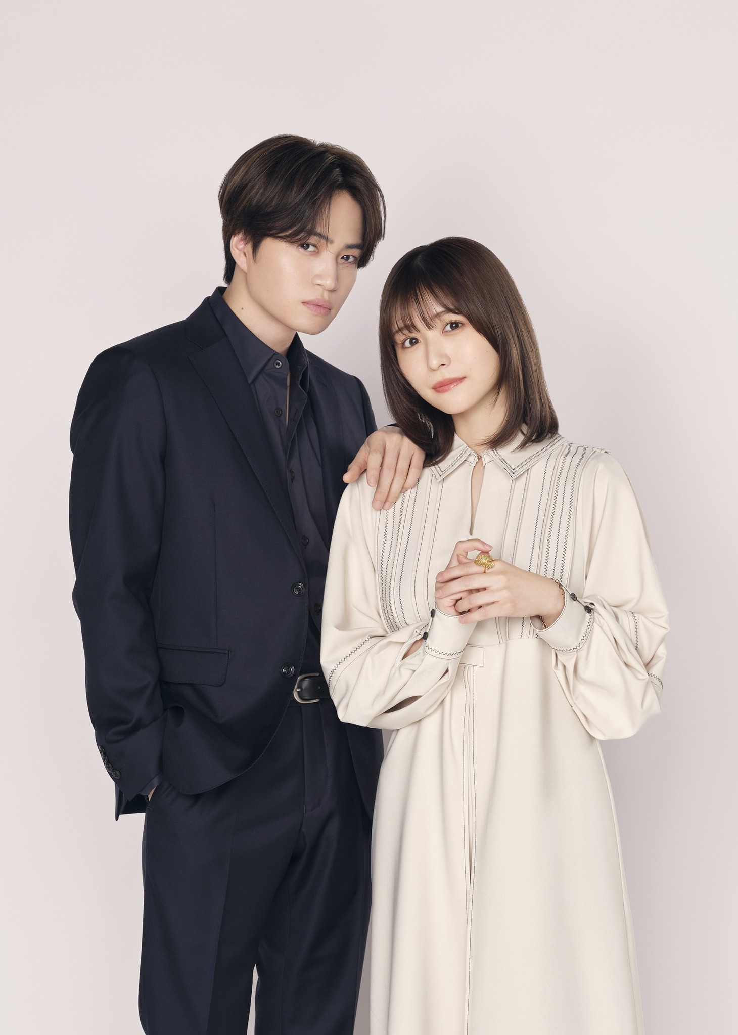 「ウソ婚」より菊池風磨、長濱ねる。(c)カンテレ・フジテレビ