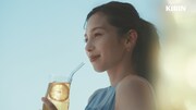 キリン「午後の紅茶」の新CM「あの夏の午後」編より。