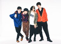 髭。右端が宮川トモユキ（B）。