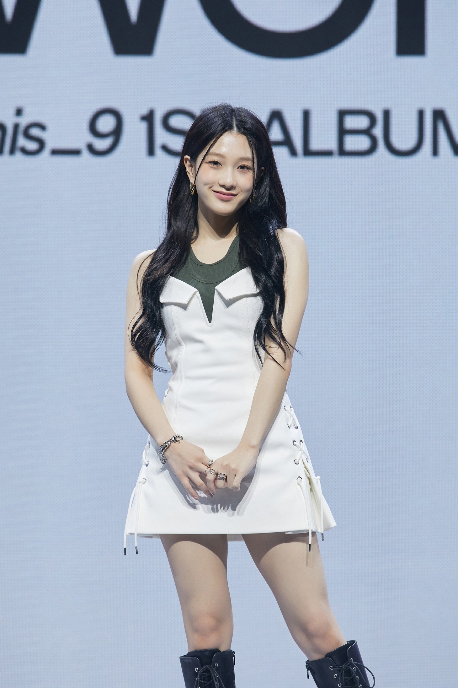 SEO YEON  (P)&(C) PLEDIS Entertainment