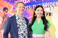 左からセオドール・ミラー、アンミカ。