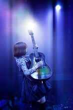 「Rei Spring Tour 2023 "versus DRUMMER" TOUR FINAL」よりRei。（撮影：上飯坂一）