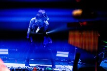 「Rei Spring Tour 2023 "versus DRUMMER" TOUR FINAL」よりRei。（撮影：上飯坂一）