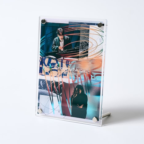 「Creepy Nuts Major Debut 5th Anniversary Live“2017~2022” in 日本武道館」完全生産限定盤に付属するアクリル楯。