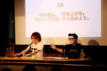 ライブ中の振りについて語る鬼龍院翔と団長。（写真提供：euclid agency）