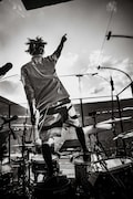 勢喜遊(Dr, Sampler)(Photo by Ayumu Kosugi)