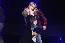 「FANFARE」をパフォーマンスするINIのメンバー。(c)フジテレビ