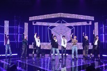 「FANFARE」をパフォーマンスするINI。(c)フジテレビ