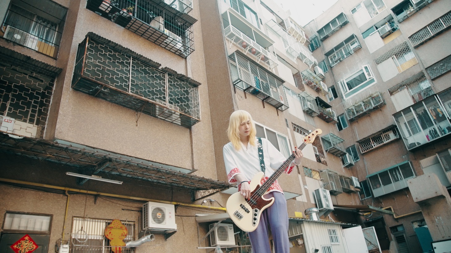 Cody・Lee(李)「在夜市再見 feat. タブゾンビ（SOIL&"PIMP"SESSIONS）」ミュージックビデオより。