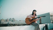 Cody・Lee(李)「在夜市再見 feat. タブゾンビ（SOIL&"PIMP"SESSIONS）」ミュージックビデオより。