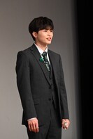 ネタ帳を握りしめてチャレンジに挑むタクヤ。