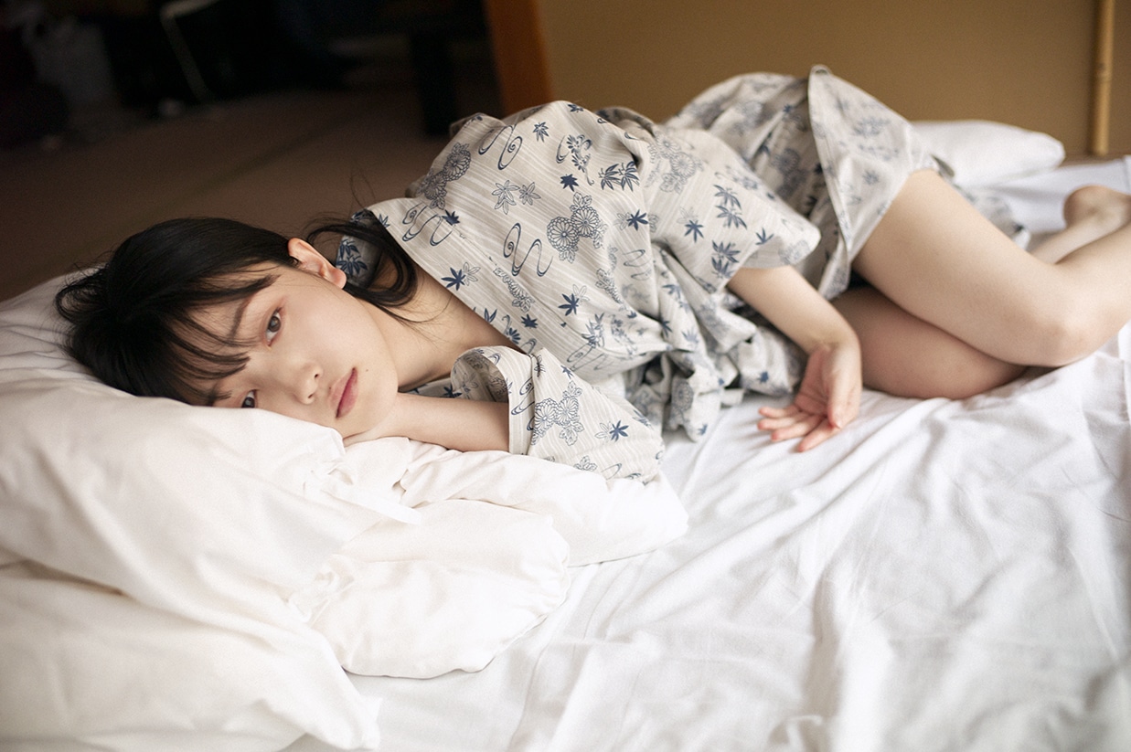 久保史緒里（乃木坂46）1st写真集「交差点」より。（撮影：細居幸次郎）