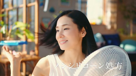 「メリット」新CM「夢中の汗」編より。