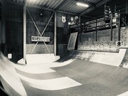 東京・ランプハウス東京の内装。