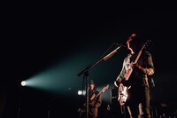 「25th ANNIVERSARY TOUR『Midnight Chocolate』」東京公演の様子。（撮影：岩佐篤樹）