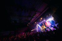 Chevonのライブの様子。（撮影：伊藤惇）