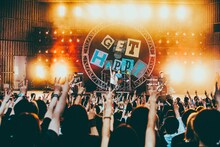 「GET HAPPY！」を披露するJUN SKY WALKER(S)。（Photo by umihayato）