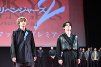 左から山田裕貴、吉沢亮。