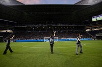 大阪・Panasonic Stadium Suitaで歌うTHE BEAT GARDEN。