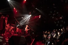 eastern youthのライブの様子。（Photo by MAYUIMI）