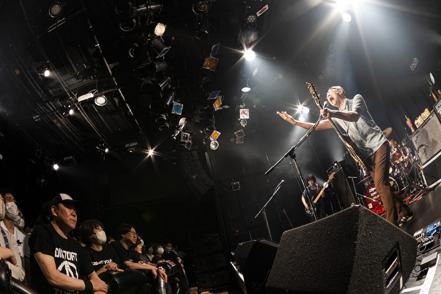 eastern youthのライブの様子。（Photo by MAYUIMI）