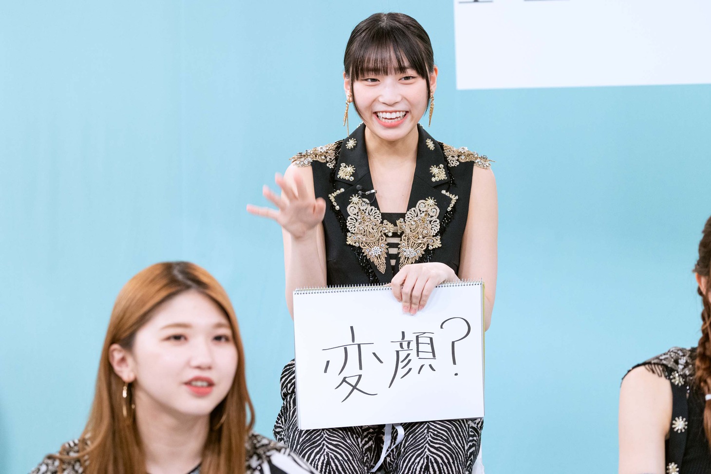 「竹内朱莉卒業直前！アンジュルム『アイノケダモノ / 同窓生』発売記念スペシャル」より。（写真：曽我美芽）