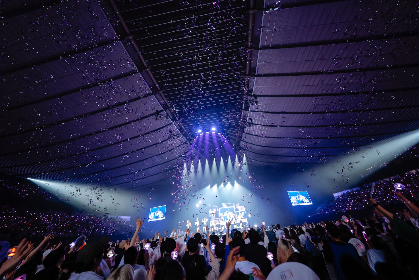 「Kep1er JAPAN CONCERT TOUR 2023 ＜FLY-BY＞」東京・国立代々木競技場第一体育館公演の様子。（撮影：上山陽介 / 木村泰之）