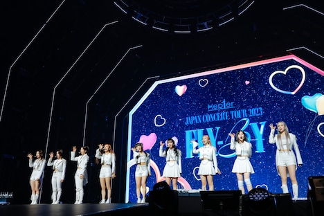 「Kep1er JAPAN CONCERT TOUR 2023 ＜FLY-BY＞」東京・国立代々木競技場第一体育館公演の様子。（撮影：上山陽介 / 木村泰之）