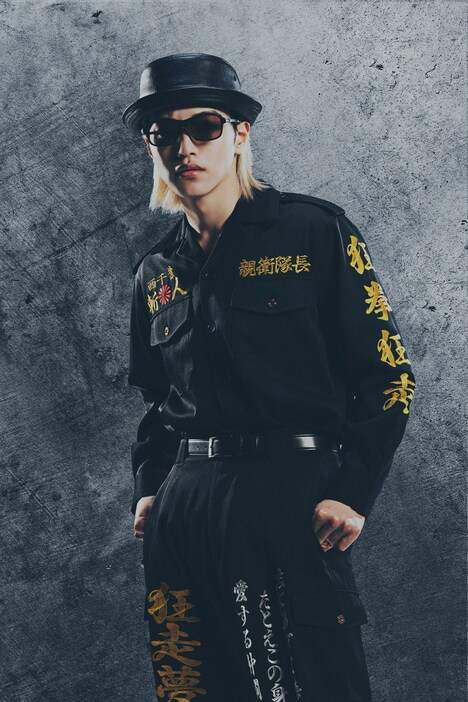 親衛隊長・目黒修也に扮する大平祥生。