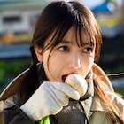 乃木坂46久保史緒里、ばあちゃんの畑でカブにがぶり