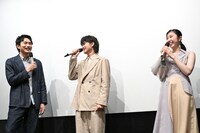 舞台挨拶の様子。