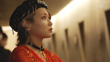 NHK総合「知るしん 大嫌いだけど、大好きな場所で～アーティストReol 故郷で歌う～」より。（写真提供：NHK）