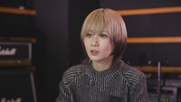 NHK総合「知るしん 大嫌いだけど、大好きな場所で～アーティストReol 故郷で歌う～」より。（写真提供：NHK）