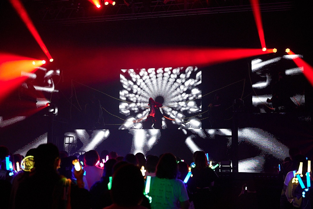 「5th LIVE TOUR 『ダンス! ダンス!! ダンス!!!』」の様子。