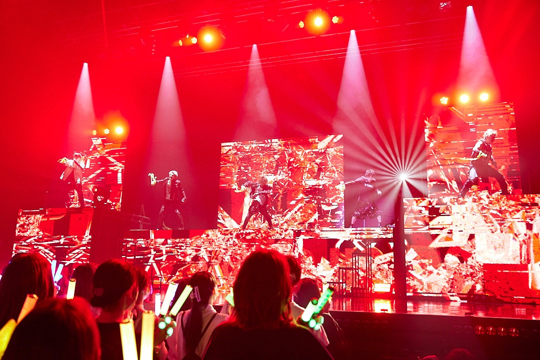 「5th LIVE TOUR 『ダンス! ダンス!! ダンス!!!』」の様子。