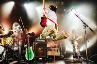 崎山蒼志「崎山蒼志 TOUR 2023『はたち・みずのかたち』」ファイナル公演の様子。（撮影： 田辺佳子）