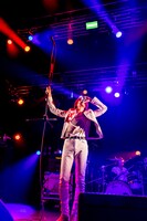 佐々木亮介（Vo, G）（Photo by Viola Kam [V'z Twinkle]）