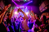 a flood of circle「花降る空に不滅の歌を」Zepp Shinjuku（TOKYO）公演の様子。（Photo by Viola Kam [V'z Twinkle]）