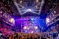 a flood of circle「花降る空に不滅の歌を」Zepp Shinjuku（TOKYO）公演の様子。（Photo by Viola Kam [V'z Twinkle]）